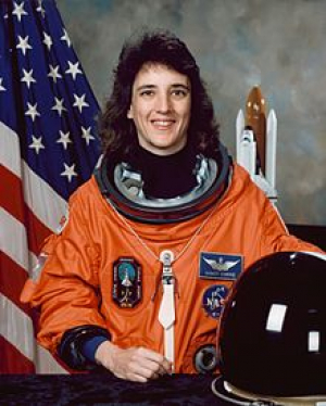 IE Alumna and Astronaut Currie delivered keynote at the annual IIE conference